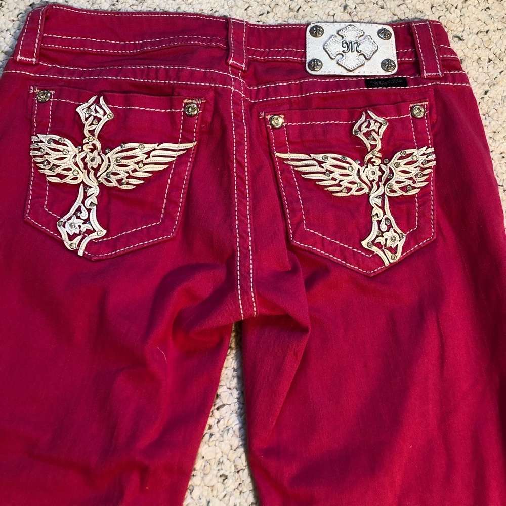 Miss Me Pink Wing Cross capris